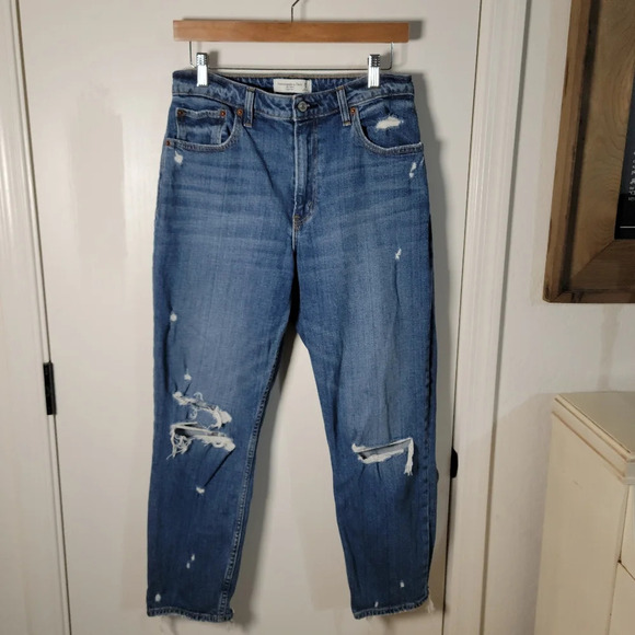 Abercrombie & Fitch Curve Love High Rise Mom Jeans | Distressed Size 29/8R NWOT - Picture 2 of 11